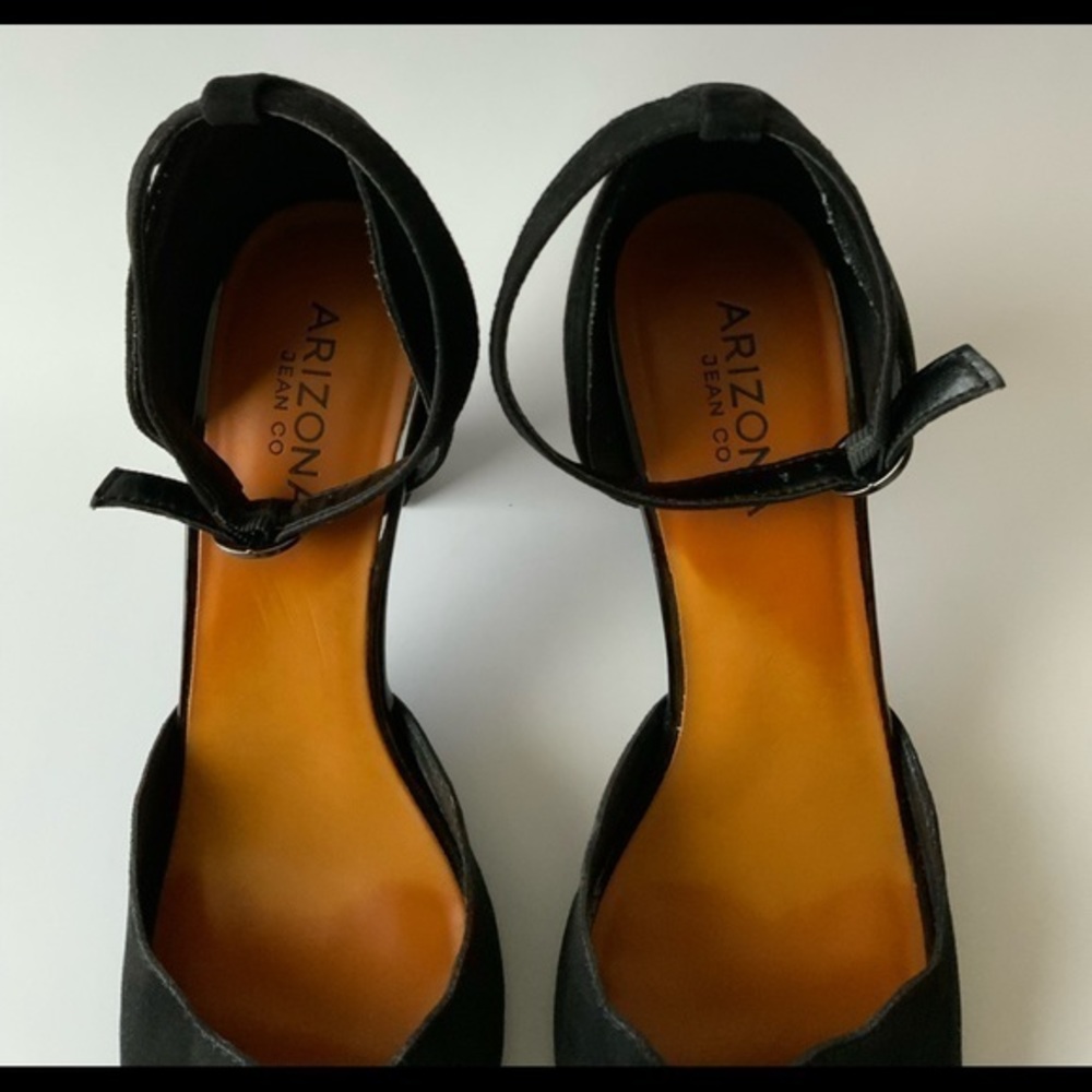 Heels - Picture 4 of 6